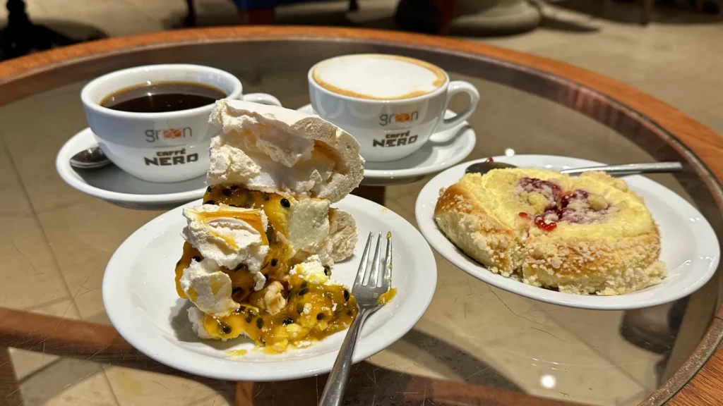 Caffé Nero Kraków coffee and pastries